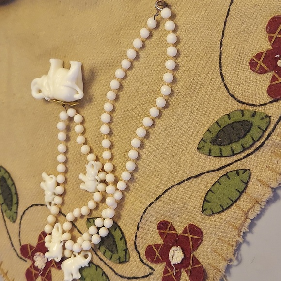 Vintage Celluloid Elephant Pendant Molded Rosebud Beaded Necklace - Picture 3 of 7